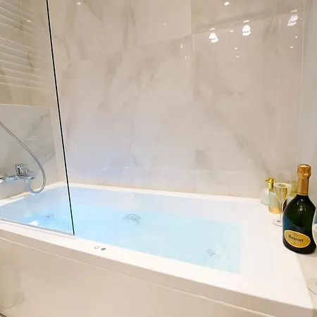 Jacuzzi Prestige Апарт-отель Краков