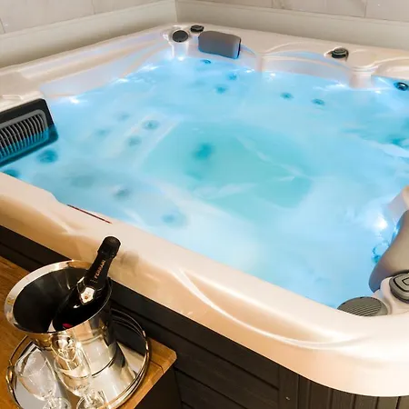 Jacuzzi Prestige Апарт-отель